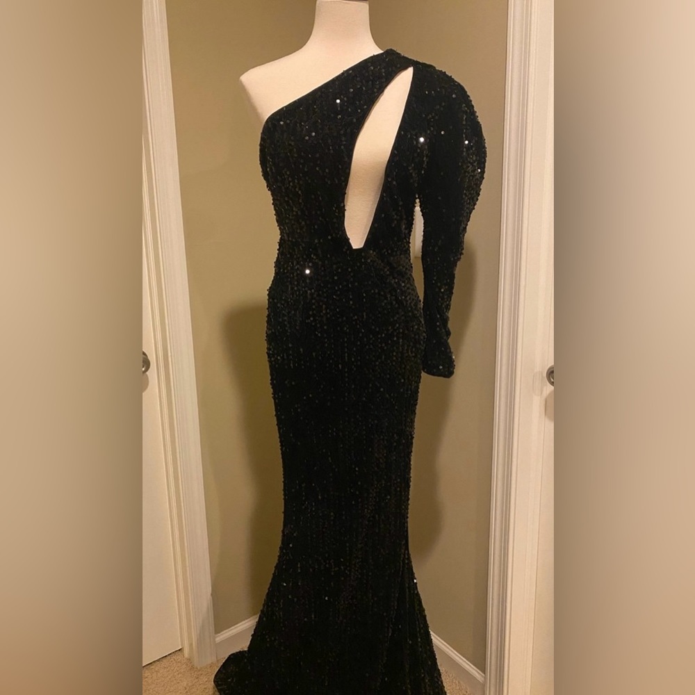Black Miss ord sequined mermaid evening gown